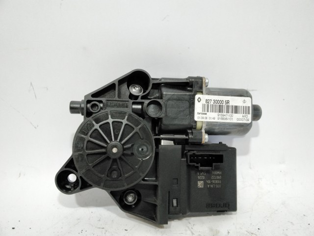 Motor de acionamento de vidro da porta traseira direita 827300005R RENAULT