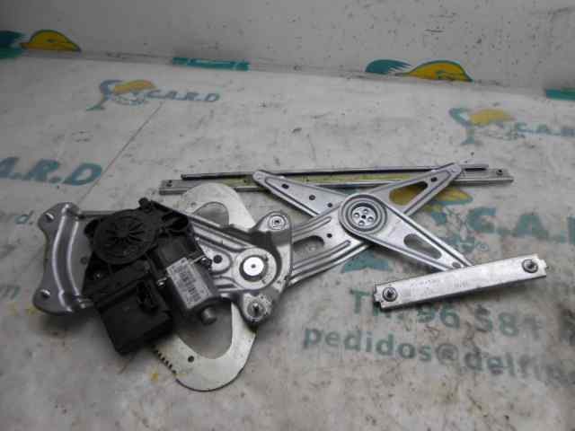 Motor de acionamento de vidro da porta traseira direita 827300005R RENAULT