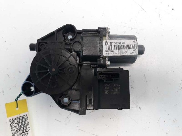 Motor de acionamento de vidro da porta traseira direita 827300005R RENAULT