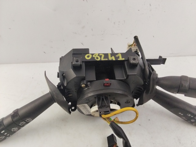 Comutador direito instalado na coluna da direção 8301450460 FIAT