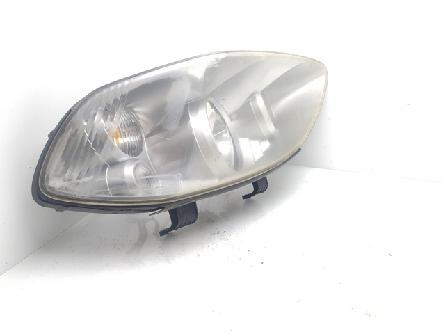  para SsangYong Rodius  ()