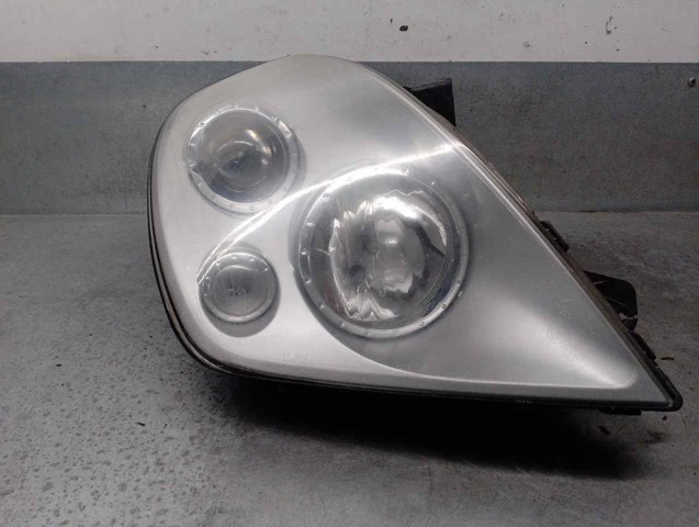 Luz direita 8310208203HBC SSANG YONG