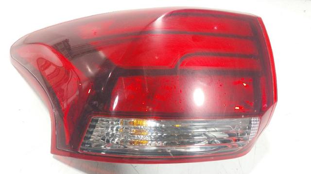 Lanterna traseira esquerda externa 8330B173 MITSUBISHI