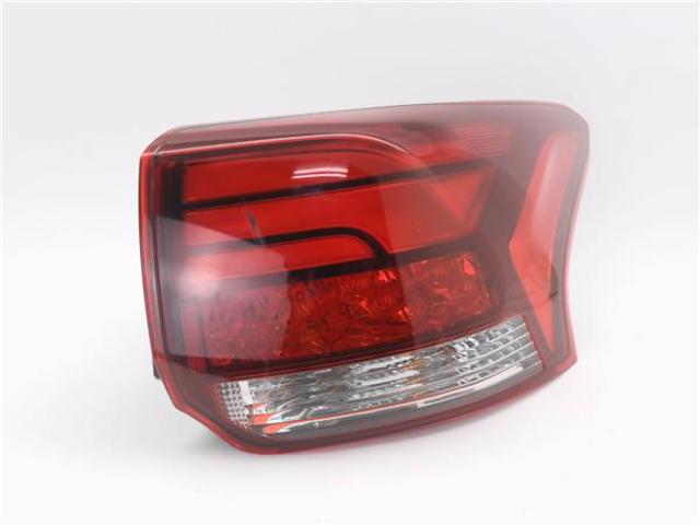 Lanterna traseira direita externa 8330B174 MITSUBISHI