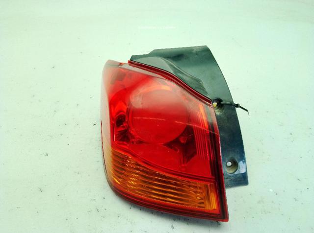 Lanterna traseira esquerda externa 8330B193 MITSUBISHI