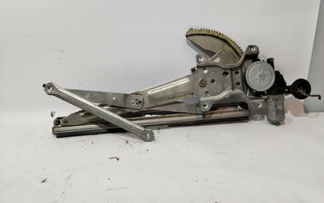 Mecanismo de acionamento de vidro da porta dianteira direita 8340163J51000 SUZUKI