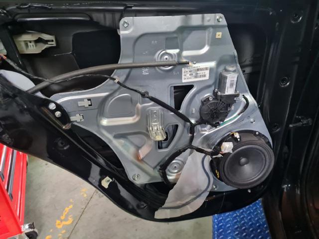 Mecanismo de acionamento de vidro da porta traseira esquerda 834703U020 HYUNDAI