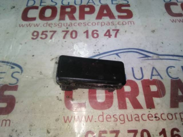 Botão de ativação do sinal de emergência 8350947 BMW