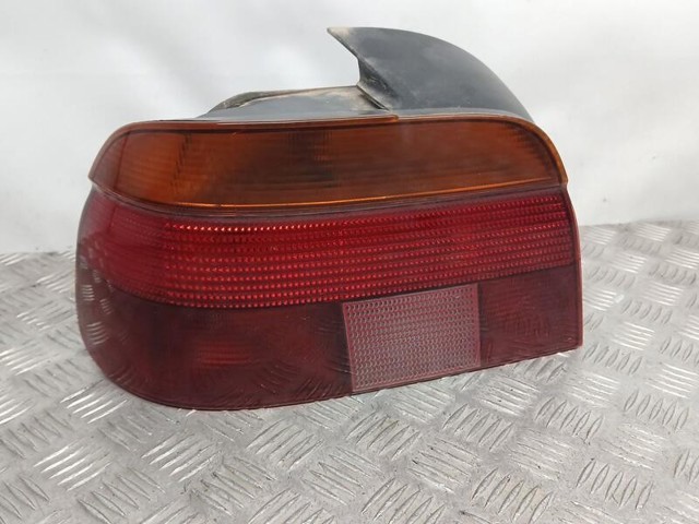 Lanterna traseira esquerda 8358031 BMW