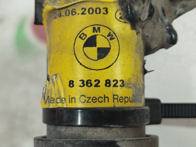 Suporte do injetor de fluido para lavador das luzes (cilindro de elevação) 8362823 BMW