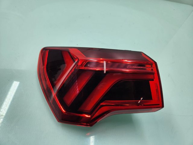Lanterna traseira esquerda externa 83A945091 VAG
