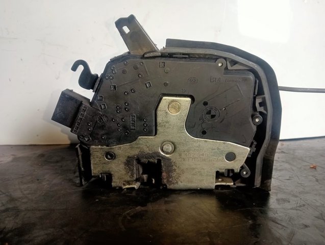 Fecho da porta dianteira direita 8402540 BMW
