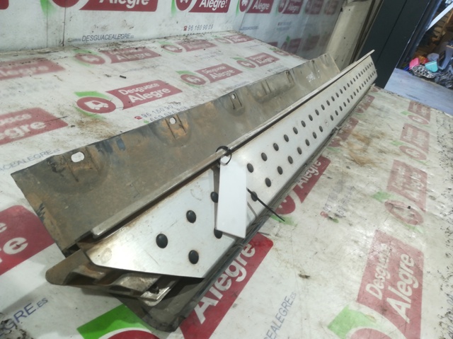 Placa sobreposta (moldura) externa esquerda de acesso 8403077 BMW