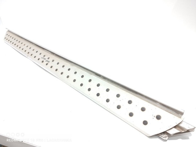 Placa sobreposta (moldura) externa esquerda de acesso 8403077 BMW