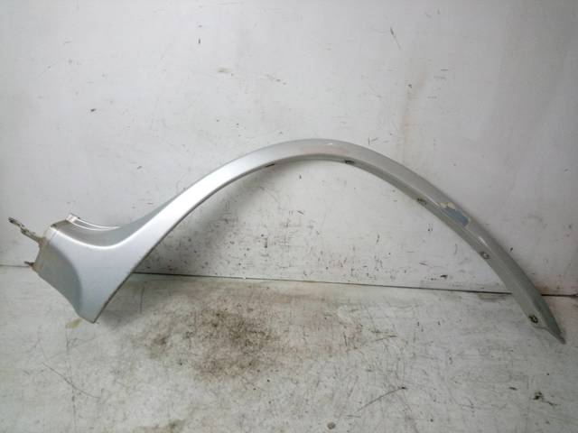Expansor (placa sobreposta) de arco do pára-lama dianteiro direito 8408704 BMW