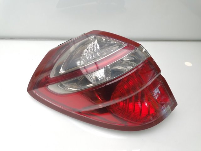 Lanterna traseira esquerda 84201AG232 SUBARU