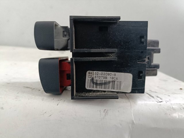 Botão de ativação do sinal de emergência Toyota Corolla  E12U ao melhor preço