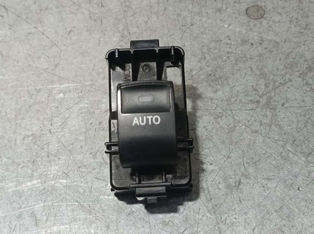 Botão dianteiro direito de ativação de motor de acionamento de vidro 848100D030 TOYOTA