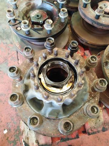 Cubo traseiro 85105696 VOLVO