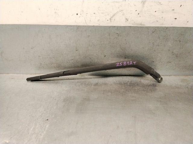 Braço de limpa-pára-brisas de vidro traseiro 852410D020 TOYOTA