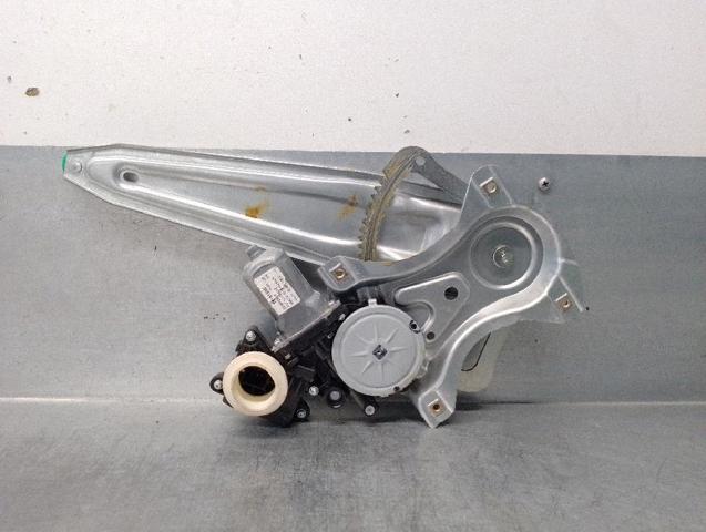 Mecanismo de acionamento de vidro da porta dianteira direita 8571002450B TOYOTA