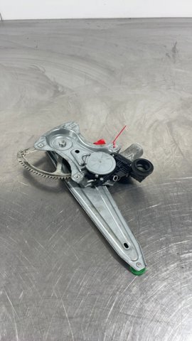 Motor de acionamento de vidro da porta traseira direita 857200D120 TOYOTA