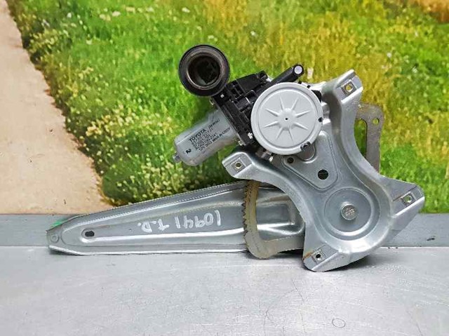 Motor de acionamento de vidro da porta traseira direita 857200D120 TOYOTA