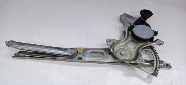 Mecanismo de acionamento de vidro da porta dianteira esquerda 8572030330 TOYOTA
