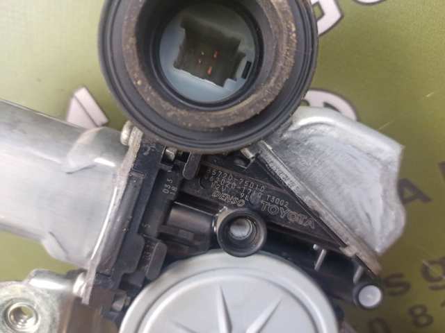 Motor de acionamento de vidro da porta dianteira esquerda 8572075010 TOYOTA