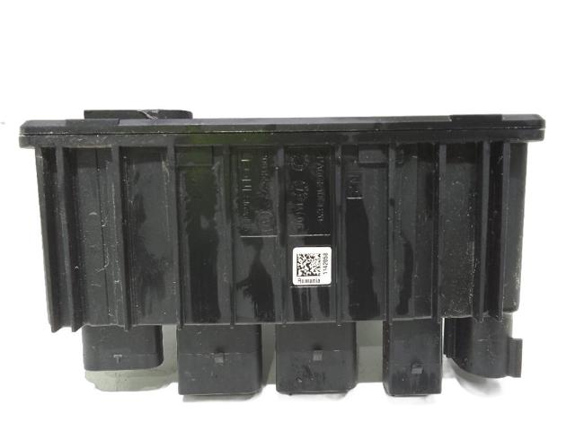 858990702 BMW