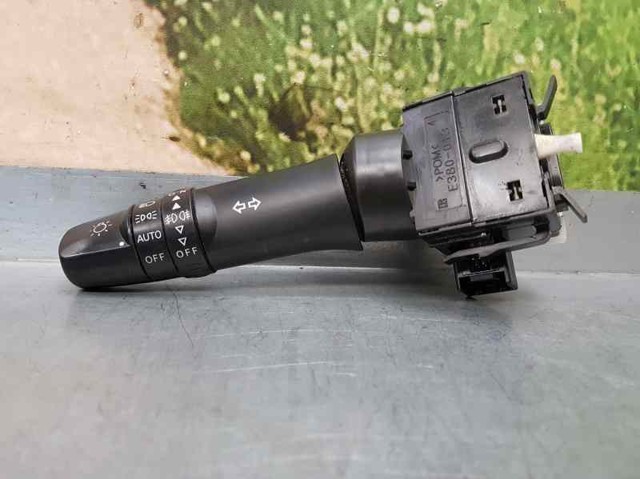 Comutador direito instalado na coluna da direção 8612A042 MITSUBISHI