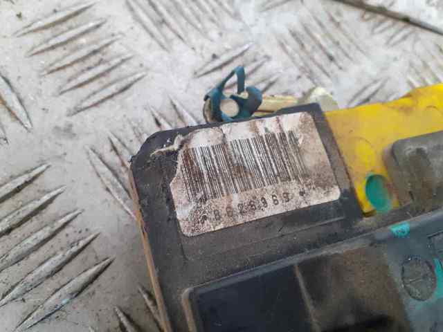 Fecho da porta traseira esquerda 8626969 VOLVO