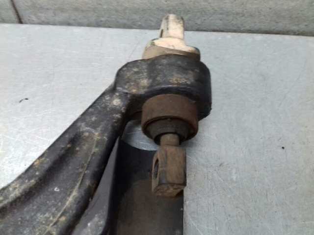 Braço oscilante inferior direito de suspensão dianteira 8628500 VOLVO