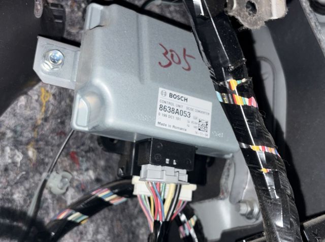 Unidade de controlo do fecho central 8638A053 PEUGEOT