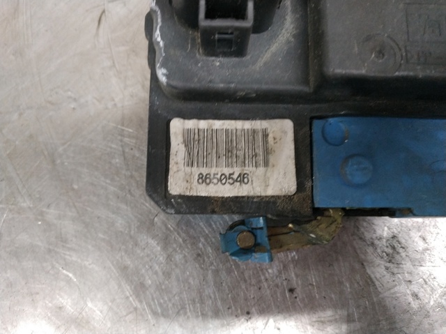 Fecho da porta dianteira direita 8650546 VOLVO