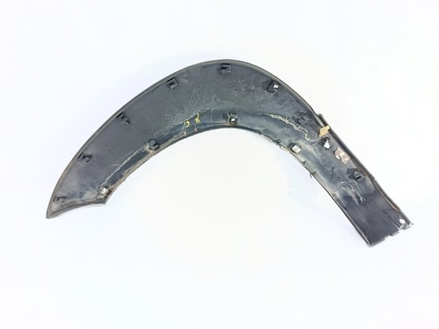Expansor (placa sobreposta) de arco do pára-lama dianteiro direito 877122E000 HYUNDAI