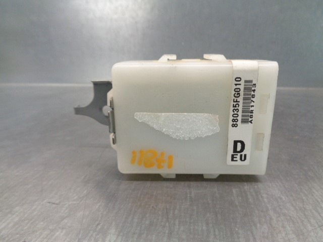 Unidade de controlo do fecho central 88035FG010 SUBARU