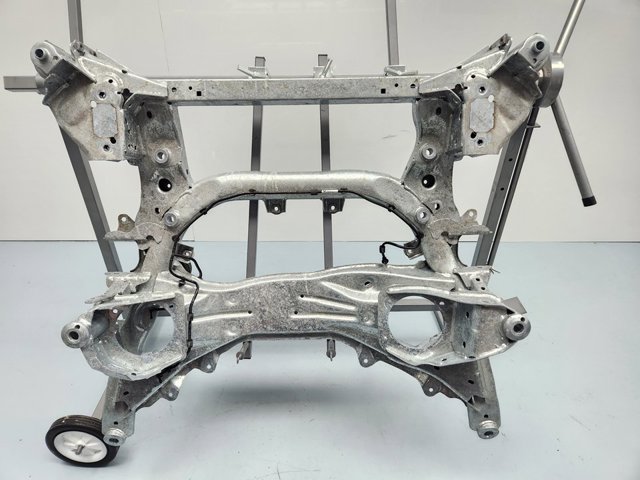 Viga de suspensão dianteira (plataforma veicular) 8841116 BMW