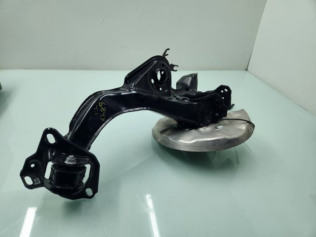 Braço oscilante (tração) longitudinal inferior esquerdo de suspensão traseira 8842879 BMW