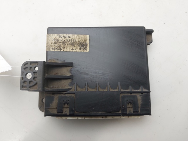 8865005251 Toyota