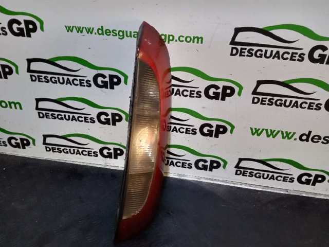 Lanterna traseira direita 89302181 OPEL