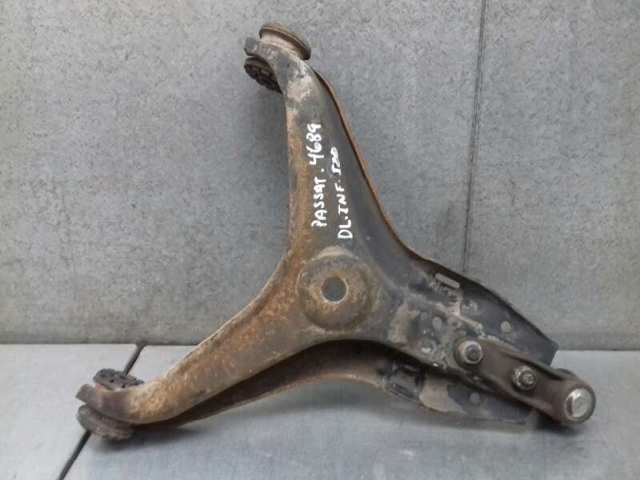 Braço oscilante inferior esquerdo/direito de suspensão dianteira 893407147G VAG