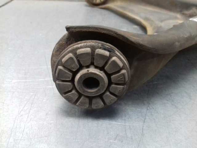 Braço oscilante inferior esquerdo/direito de suspensão dianteira 893407147G VAG