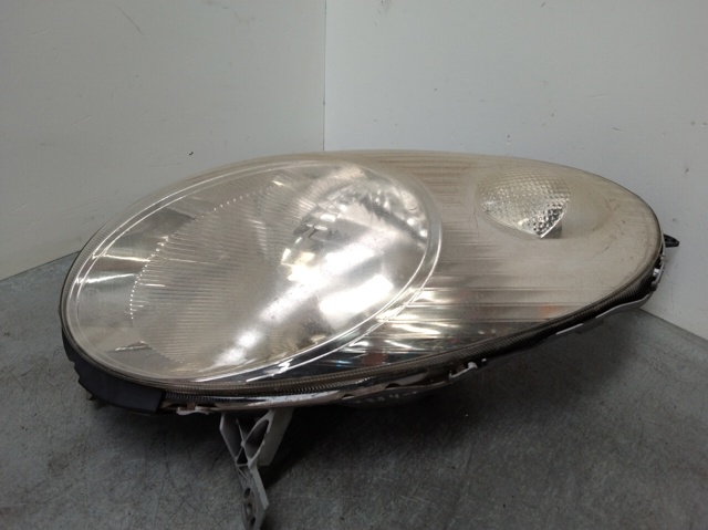 Luz esquerda 89900074 NISSAN