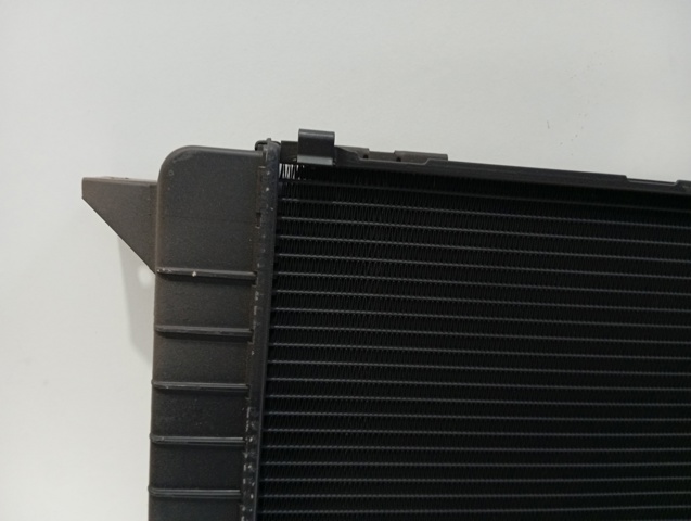 Radiador de esfriamento de motor 8A0121251 VAG