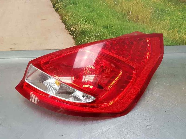 Lanterna traseira direita 8A6113404AE FORD
