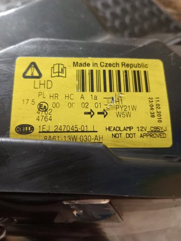 Luz esquerda 8A6113W030AH FORD