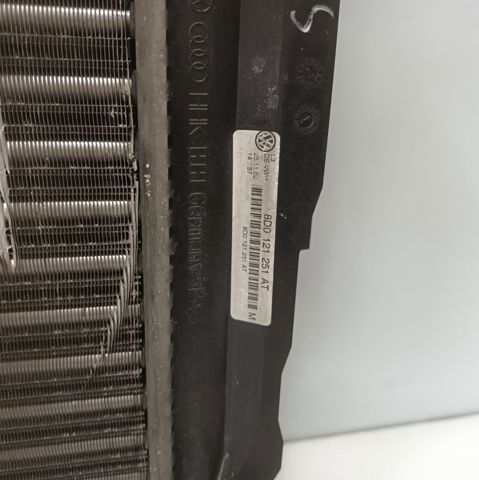 Radiador de esfriamento de motor 8D0121251AT VAG