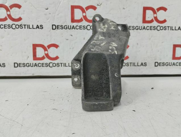 Consola de coxim (apoio) esquerda de motor 8D0199307L VAG
