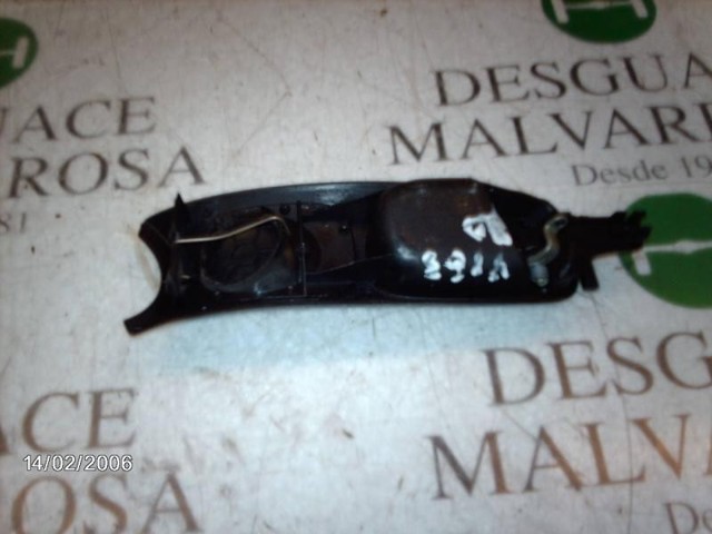 Maçaneta interna direita da porta dianteira 8D083702001C VAG
